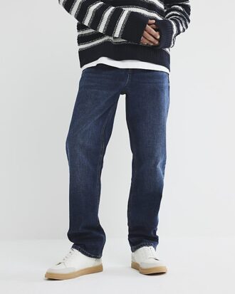 Blå jeans med raka ben