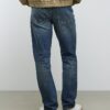 Blå jeans med raka ben