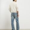 Blå jeans med raka ben