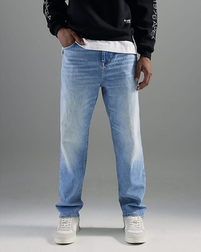 Blå jeans med raka ben Blå jeans med raka ben