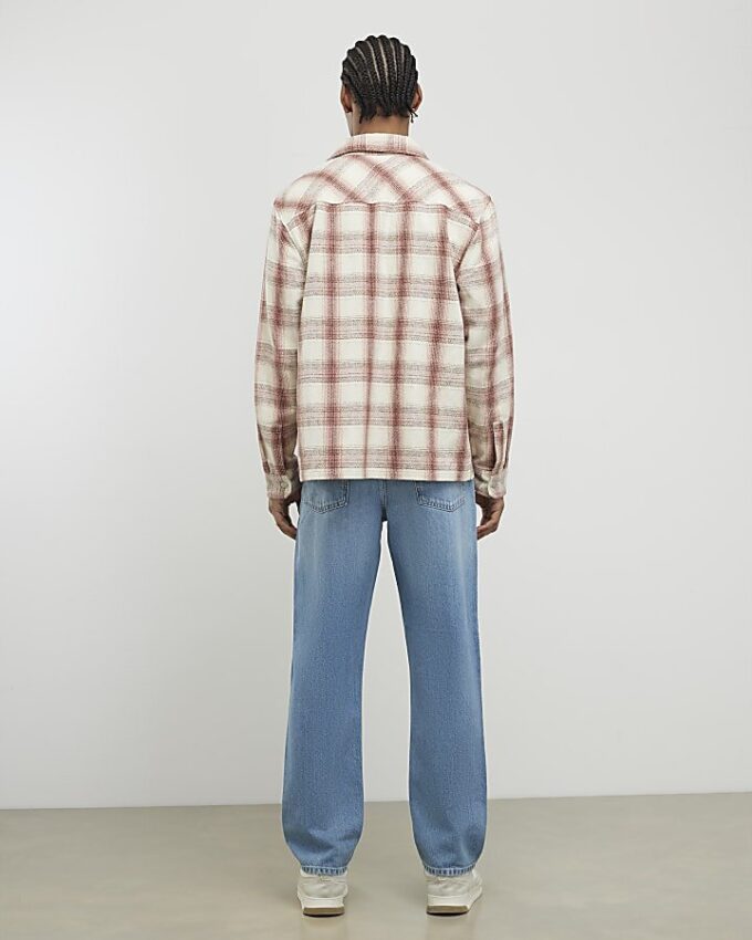 Blå jeans med raka ben