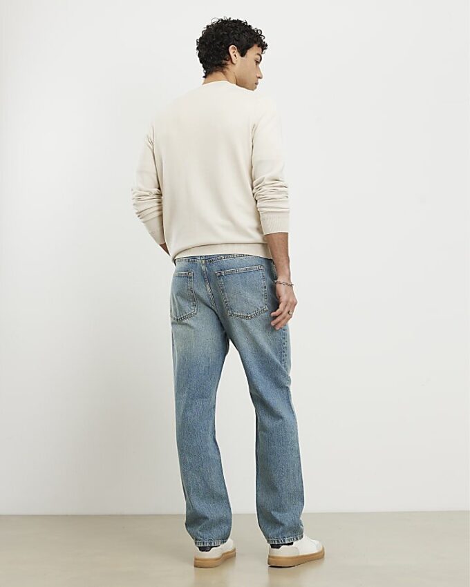 Blå jeans med raka ben