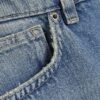 Blå jeans med raka ben