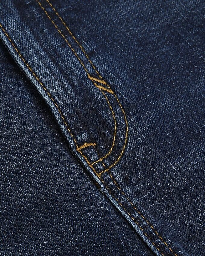 Blå jeans med raka ben Blå jeans med raka ben