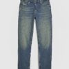 Blå jeans med raka ben