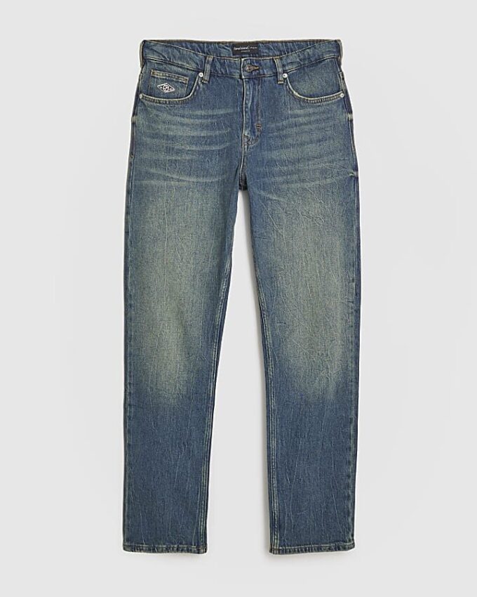 Blå jeans med raka ben