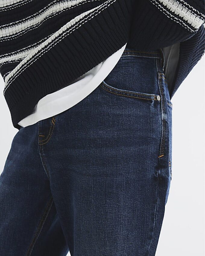 Blå jeans med raka ben Blå jeans med raka ben