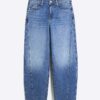 Blå jeans med sömmar och barellben Blå jeans med sömmar och barellben