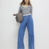 Blå jeans med veck fram och vida ben Blå jeans med veck fram och vida ben