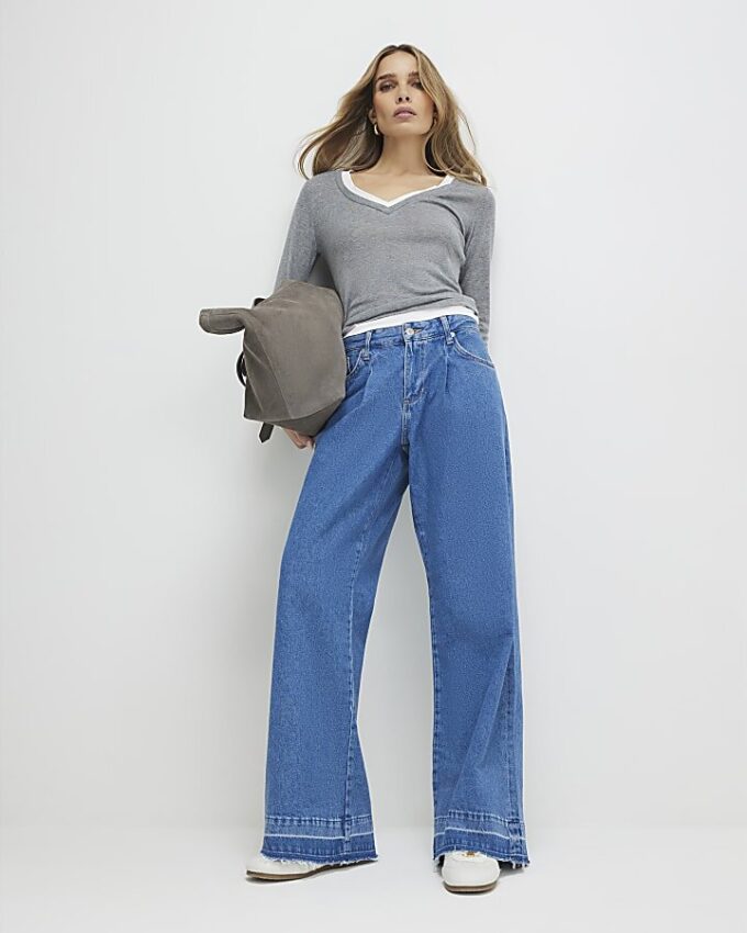Blå jeans med veck fram och vida ben Blå jeans med veck fram och vida ben