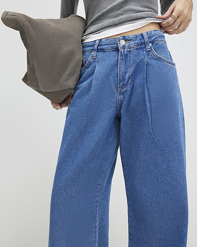 Blå jeans med veck fram och vida ben Blå jeans med veck fram och vida ben