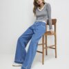 Blå jeans med veck fram och vida ben Blå jeans med veck fram och vida ben