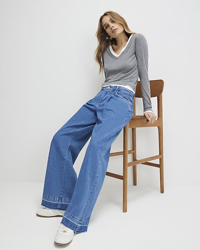 Blå jeans med veck fram och vida ben Blå jeans med veck fram och vida ben