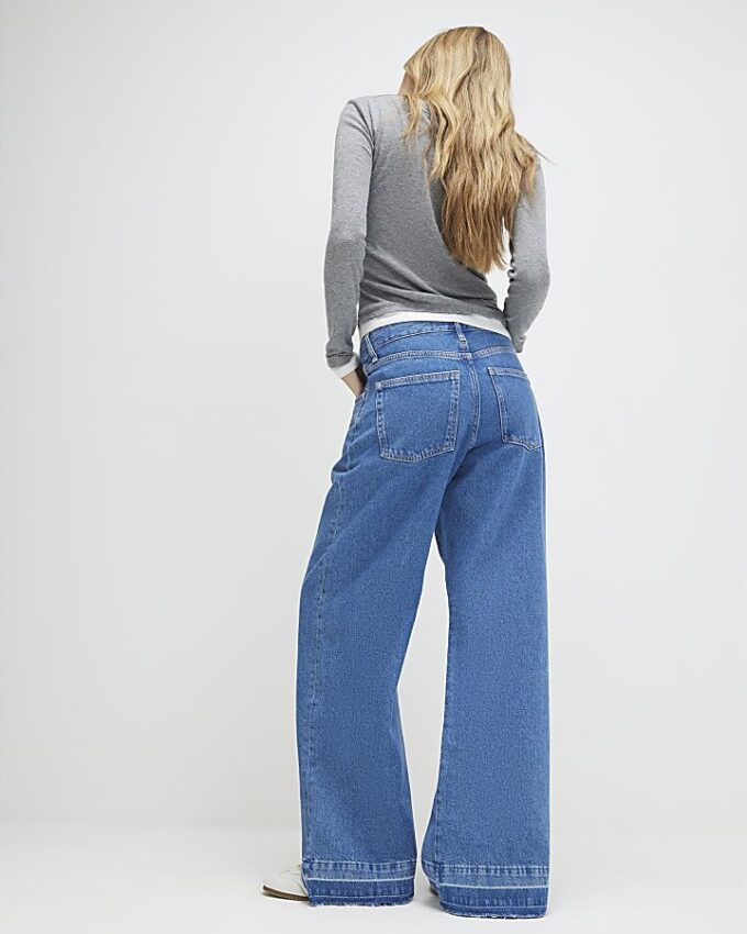 Blå jeans med veck fram och vida ben Blå jeans med veck fram och vida ben