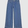 Blå jeans med veck fram och vida ben Blå jeans med veck fram och vida ben