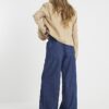 Blå jeans med vid ben och resår i midjan