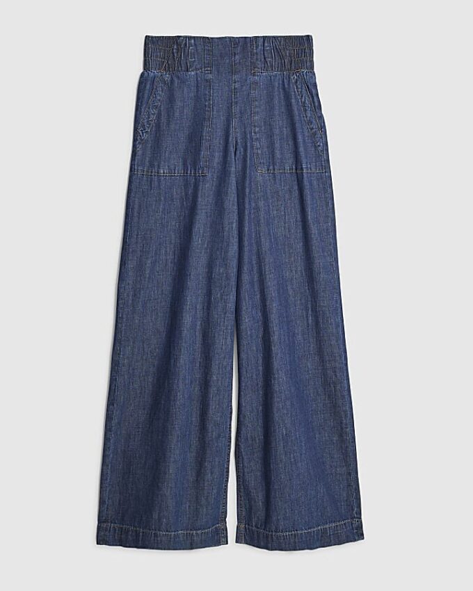 Blå jeans med vid ben och resår i midjan