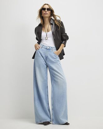 Blå jeans med vida ben