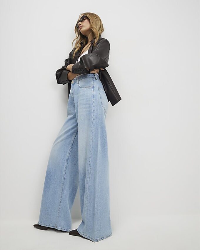 Blå jeans med vida ben