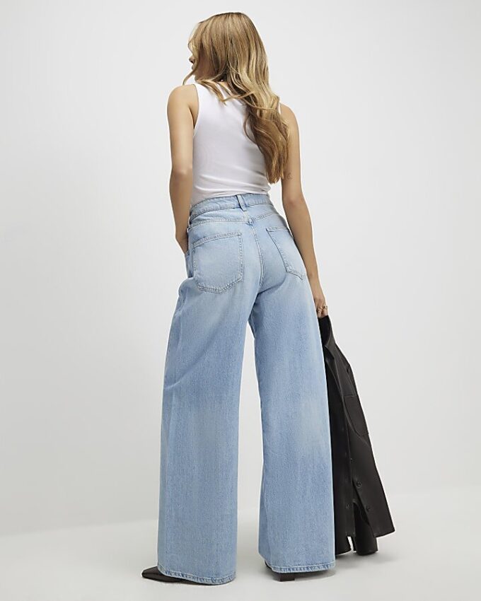 Blå jeans med vida ben
