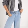 Blå jeans med vida ben i pyjamasstil