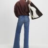 Blå knappdetaljer på fickorna Framåtvidgade jeans