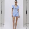 Blå kortärmad playsuit med spetsar