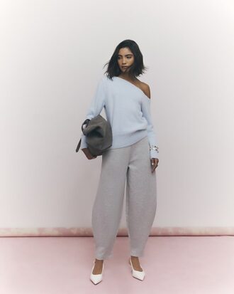 Blå långärmad asymmetrisk fluffig topp