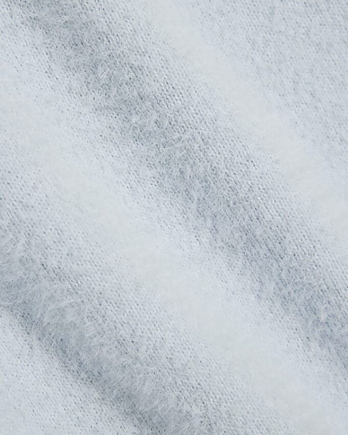 Blå långärmad asymmetrisk fluffig topp