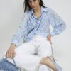 Blå organza-blus med prickar