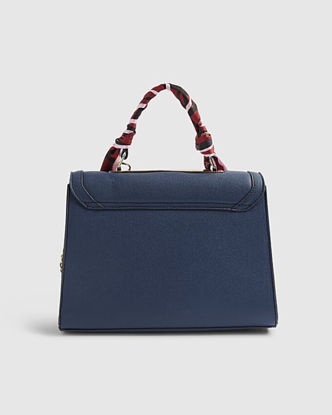 Blå präglad charm-toteväska