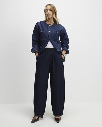 Blå pull-on-jeans med utsvängda ben