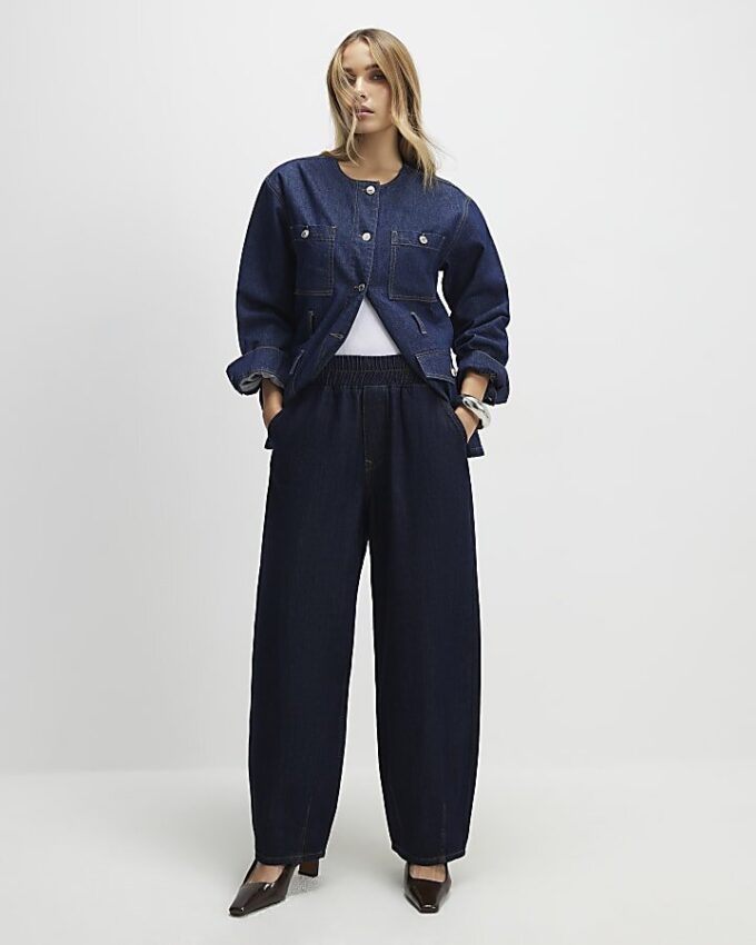 Blå pull-on-jeans med utsvängda ben