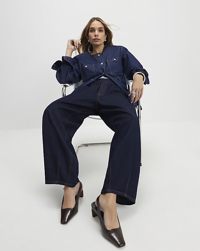 Blå pull-on-jeans med utsvängda ben