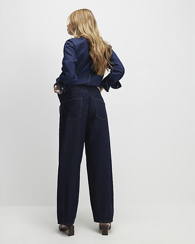 Blå pull-on-jeans med utsvängda ben