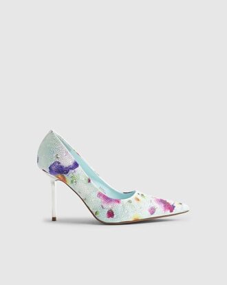 Blå pumps med blommönster