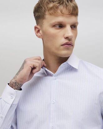 Blå slim fit-skjorta med ränder