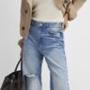Blå slitna jeans med rak passform