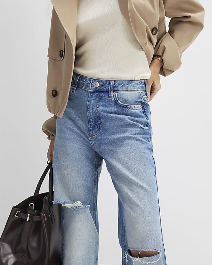 Blå slitna jeans med rak passform