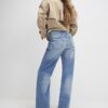 Blå slitna jeans med rak passform