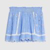 Blå strandshorts med broderad spets