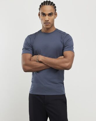 Blå T-shirt med muskulös passform