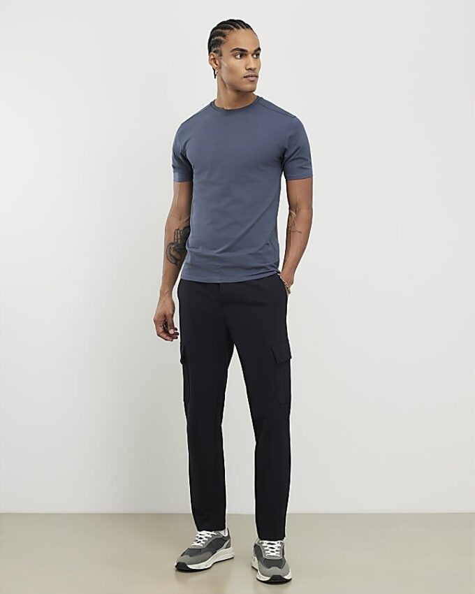 Blå T-shirt med muskulös passform