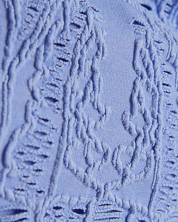 Blå texturerad bandeau-bikinitopp