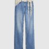 Blåa, avslappnade jeans med rak passform och halsduk Blåa, avslappnade jeans med rak passform och halsduk