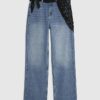 Blåa, avslappnade jeans med rak passform och halsduk Blåa, avslappnade jeans med rak passform och halsduk
