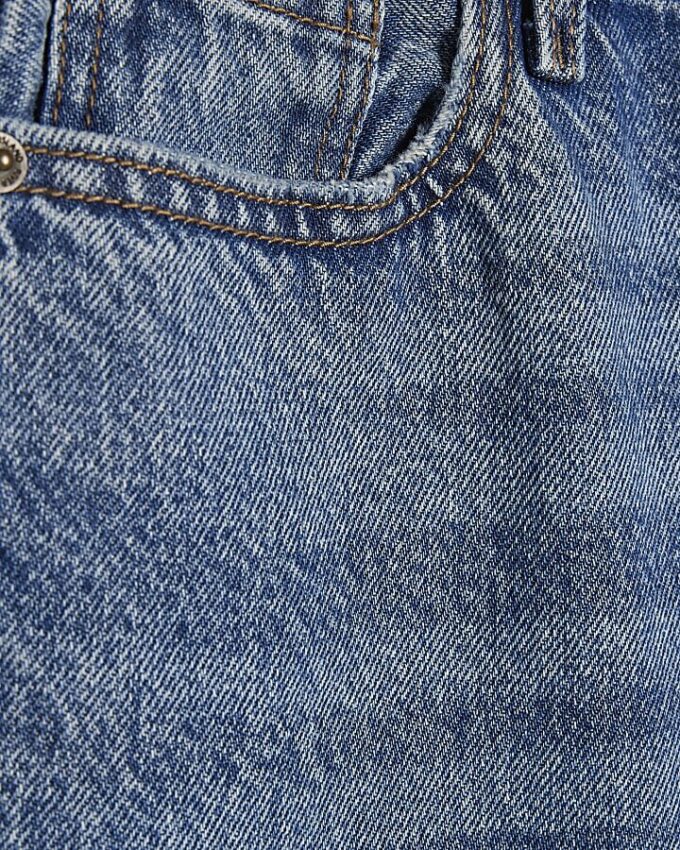 Blåa avslappnade raka jeans med slitsar