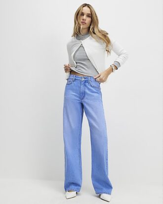 Blåa jeans med raka ben