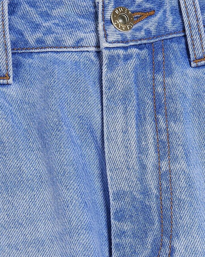 Blåa jeans med raka ben