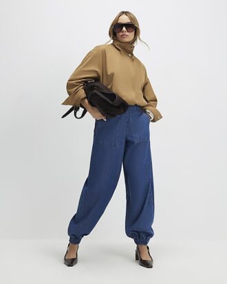 Blåa joggingbyxor i denim